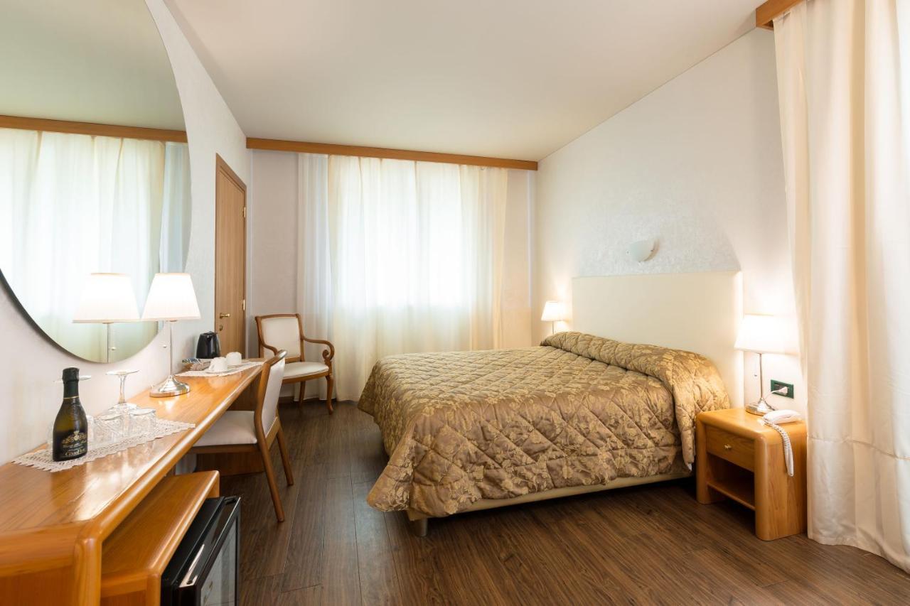 Aquila D'oro Desenzano Hotel 4*